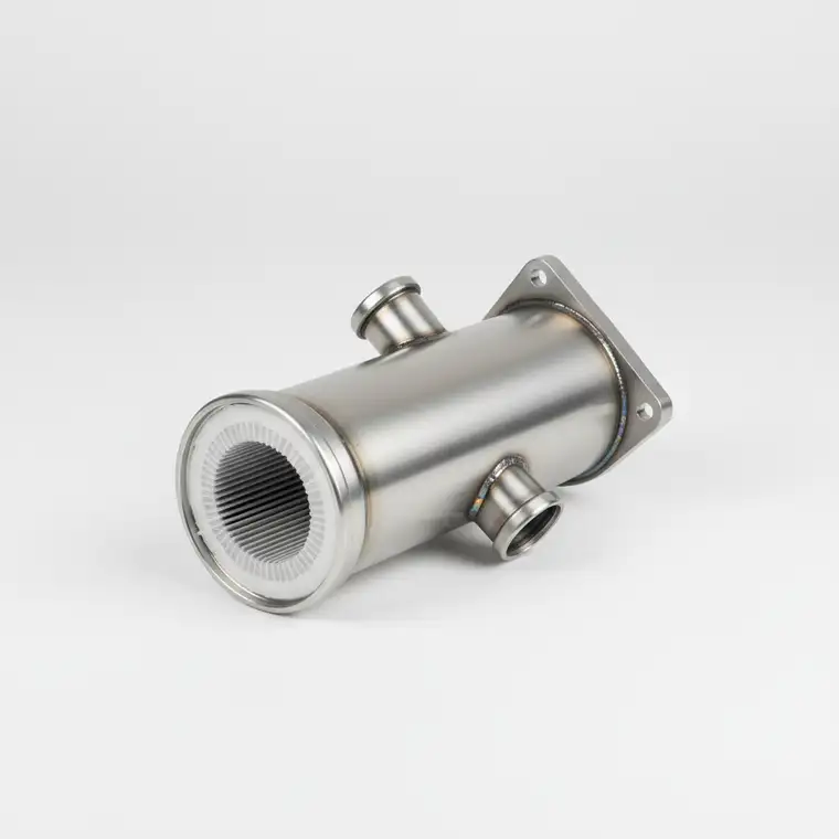 Mechanik diagnozuje filtr DPF w dieslu klasy średniej, analizując kiedy opłaca się wymienić filtr DPF na nowy zamiast regeneracji